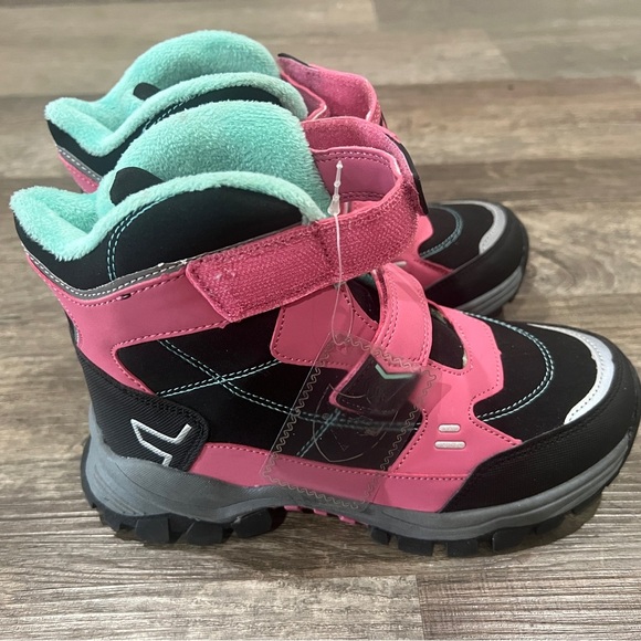 PRICE DROP NWT Girls Hiking Boots - Picture 5 of 7